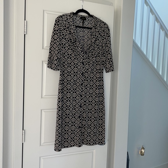 Beautiful Laundry Dress! - Picture 2 of 7